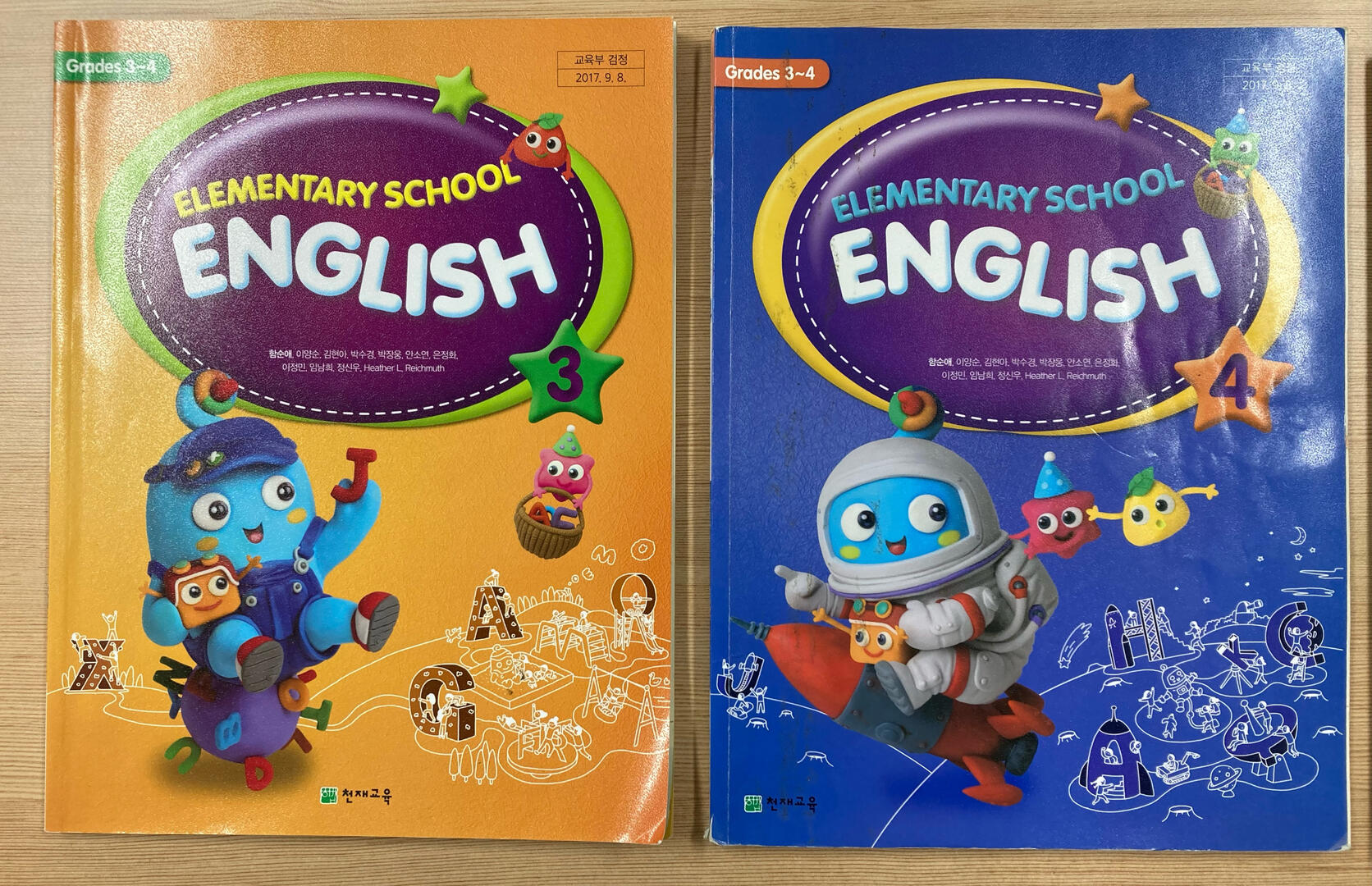Two Cheonjae brand textbooks on a table. One for Grade 3, and the other for Grade 4.